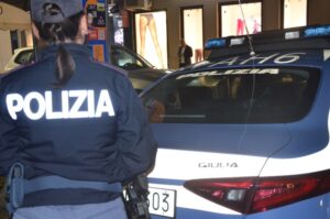 Coraggio, professionalità e  prontezza: gli agenti delle volanti effettuano un delicato intervento. Il plauso del Sap Crotone.
