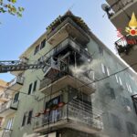 Crotone, incendio sul balcone di un appartamento in via Venezia
