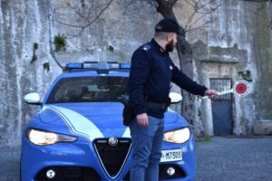 Crotone, le volanti sequestrano stupefacenti, due denunce per spaccio