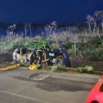 Crotone, auto finisce fuori strada in via Fellini